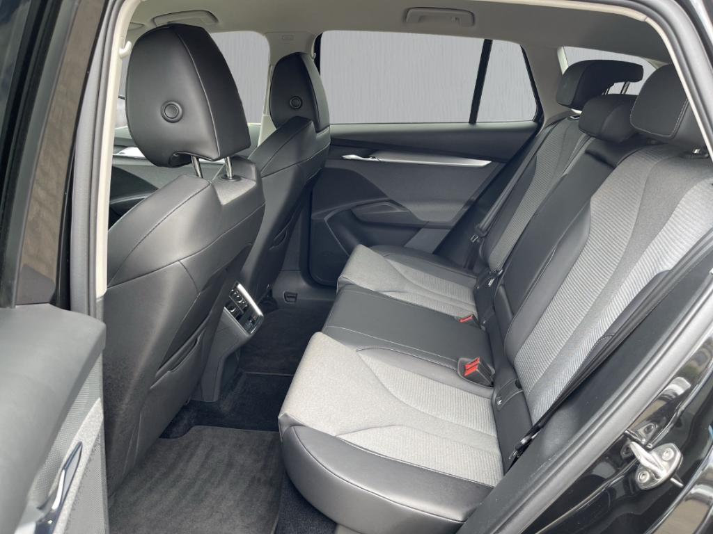 Fahrzeugabbildung SKODA Enyaq iV 80 Loft Navi ACC SHZ LHZ BlindSpot RKam