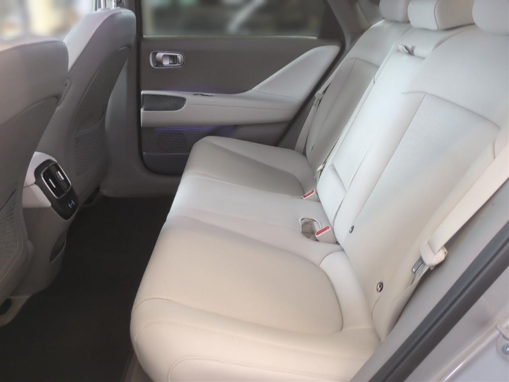 Fahrzeugabbildung Hyundai IONIQ 6 77,4kWh 4WD UNIQ 20LM HUD Navi Digitales Cockpit Memory Sitze Soundsystem