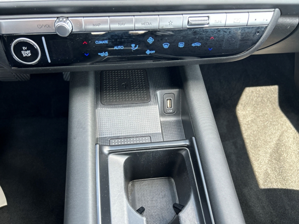 Fahrzeugabbildung Hyundai IONIQ 6 77,4kWh 2WD DYNAMIQ Navi Digitales Cockpit LED ACC El. Heckklappe Apple CarPlay
