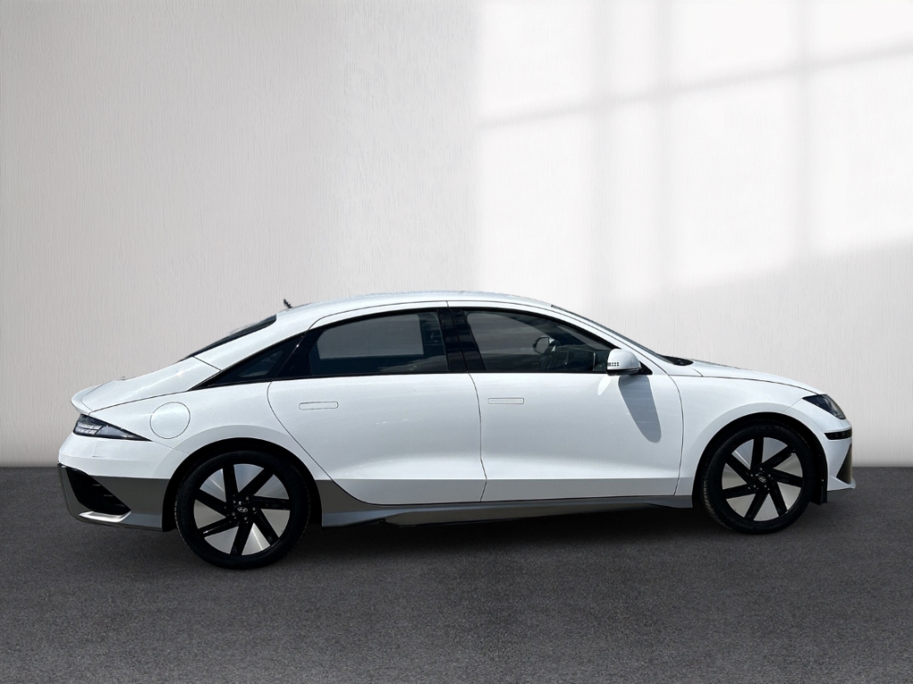 Fahrzeugabbildung Hyundai IONIQ 6 77,4kWh 2WD DYNAMIQ Navi Digitales Cockpit LED ACC El. Heckklappe Apple CarPlay