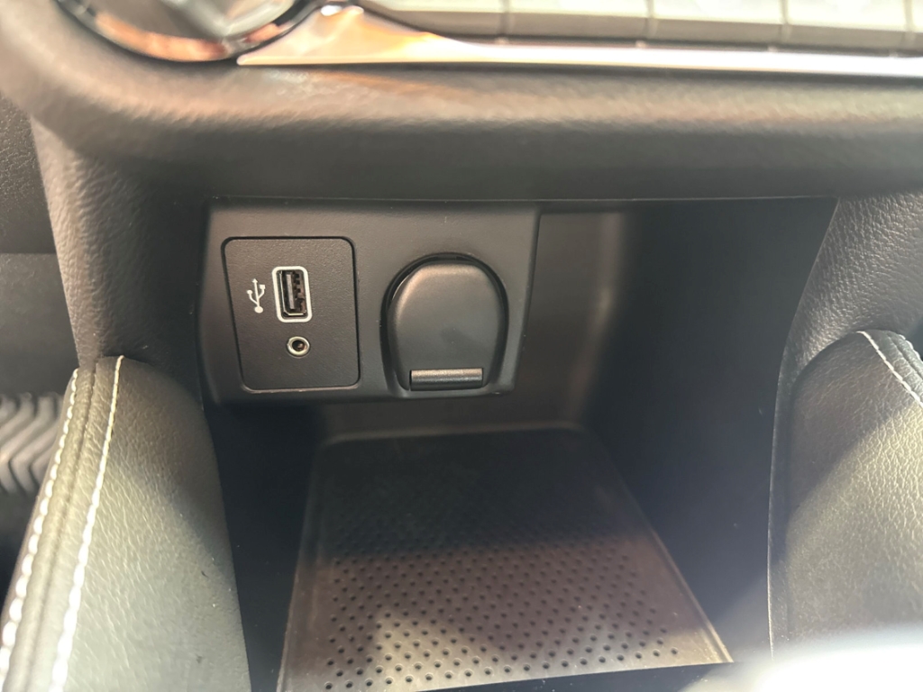 Fahrzeugabbildung Nissan Micra 1.0 N-Sport CVT Navi RKam Kessy Allwetter SHZ PDC
