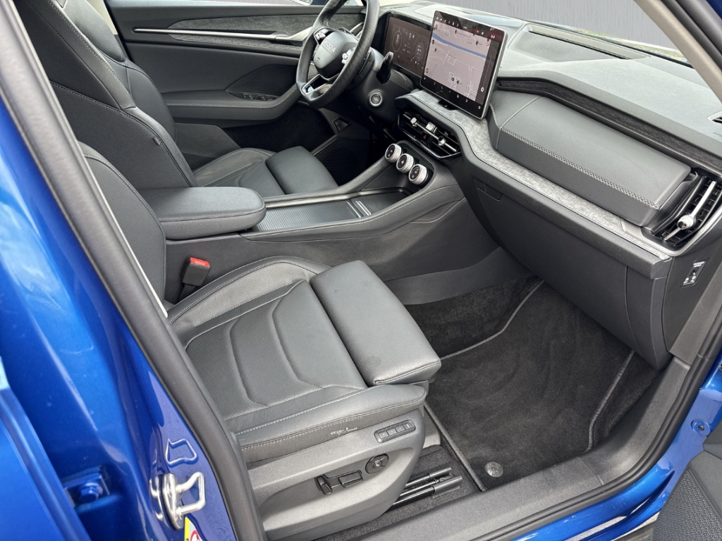 Fahrzeugabbildung SKODA Kodiaq iV DSG Selection AHK ACC MatrLED AreaView