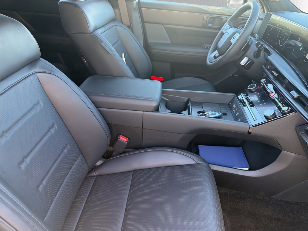 Fahrzeugabbildung Hyundai SANTA FE MY26 HEV 1.6 4WD BLACKLINE HUD Navi Leder digitales Cockpit