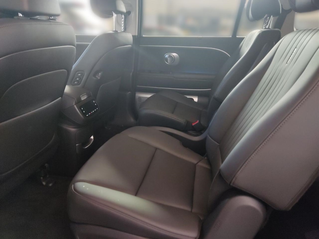 Fahrzeugabbildung Hyundai IONIQ 9 110 kWh 4WD 6-Sitze UNIQ Relax-P Pano-Schiebedach MY26 HUD Niveau