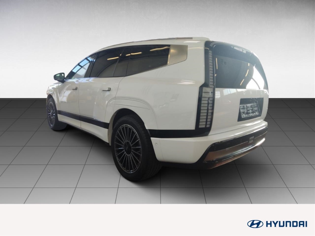 Fahrzeugabbildung Hyundai IONIQ 9 110 kWh 4WD 6-Sitze UNIQ Relax-P Pano-Schiebedach MY26 HUD Niveau