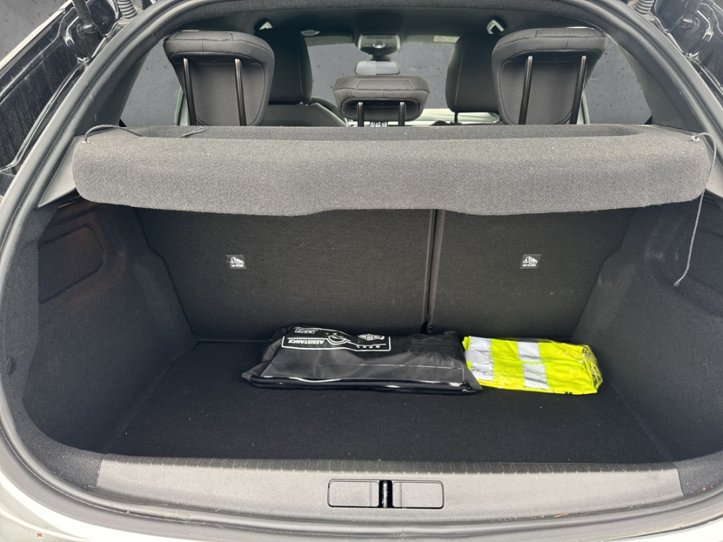 Fahrzeugabbildung Opel Corsa 1.2 Hybrid AT LED BLIS PDC Kamera Tempo