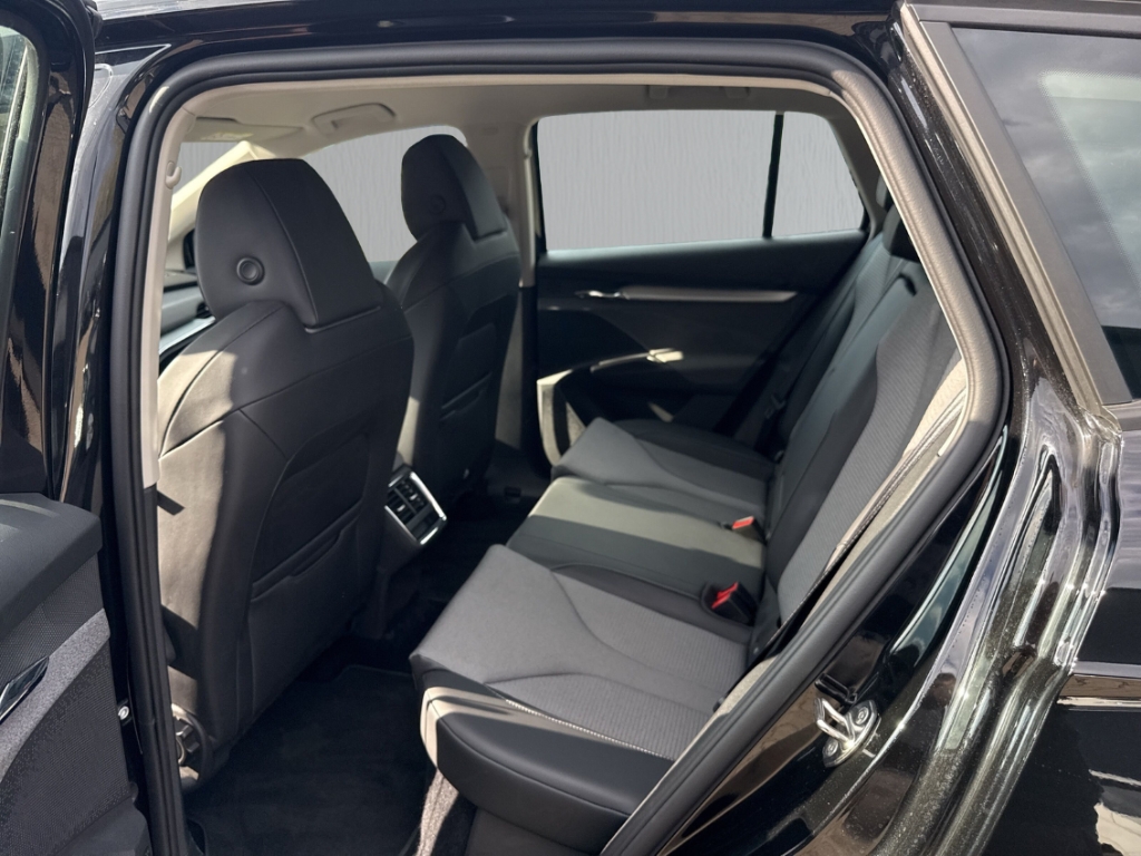 Fahrzeugabbildung SKODA Enyaq Loft iV 60 132kW 62kWh WP LED PDC RKam Navi