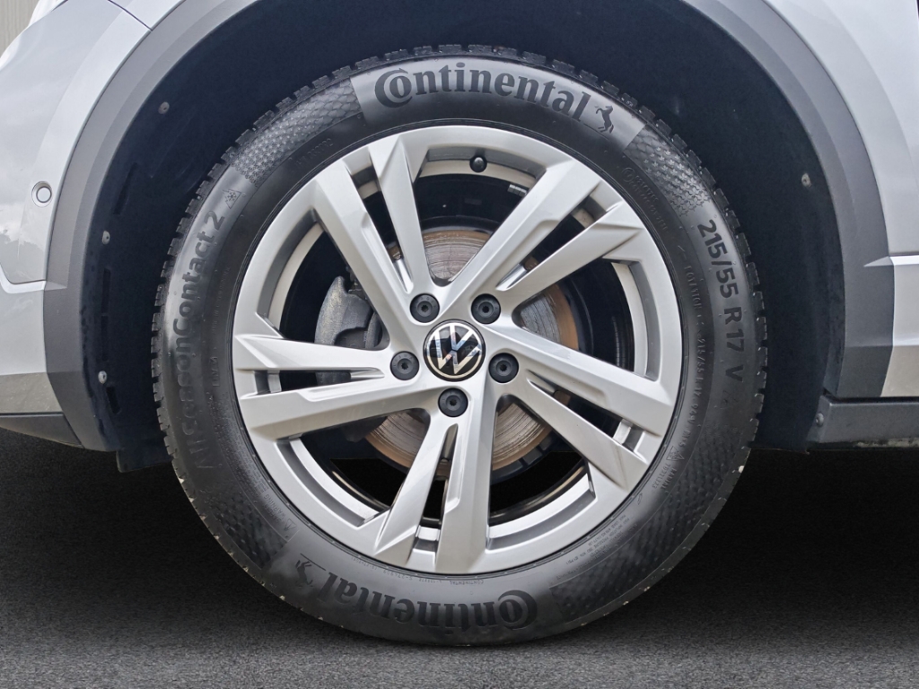 Fahrzeugabbildung Volkswagen T-Roc 1.5 TSI DSG R-Line AHK LED+ Navi ACC RKam