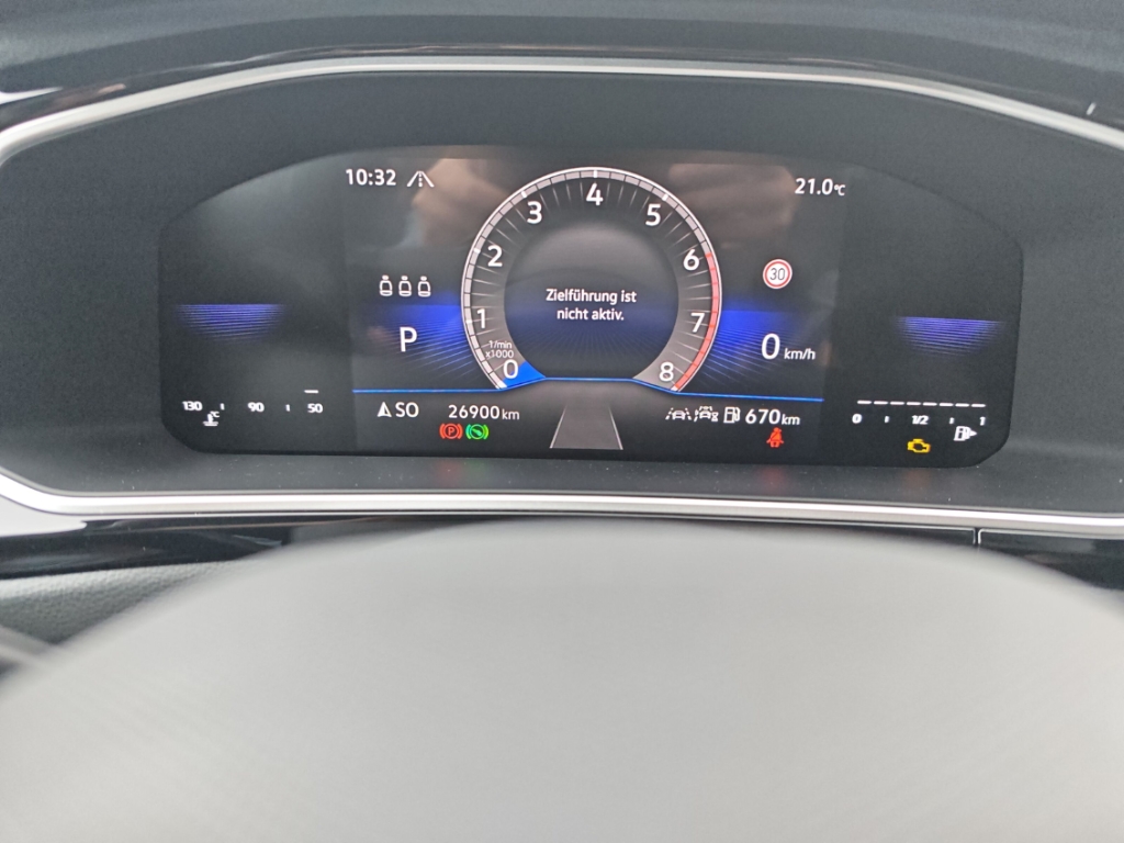 Fahrzeugabbildung Volkswagen T-Roc 1.5 TSI DSG R-Line AHK LED+ Navi ACC RKam