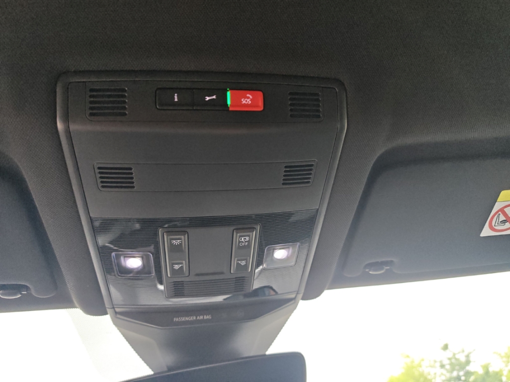Fahrzeugabbildung Volkswagen T-Roc 1.5 TSI DSG R-Line AHK LED+ Navi ACC RKam