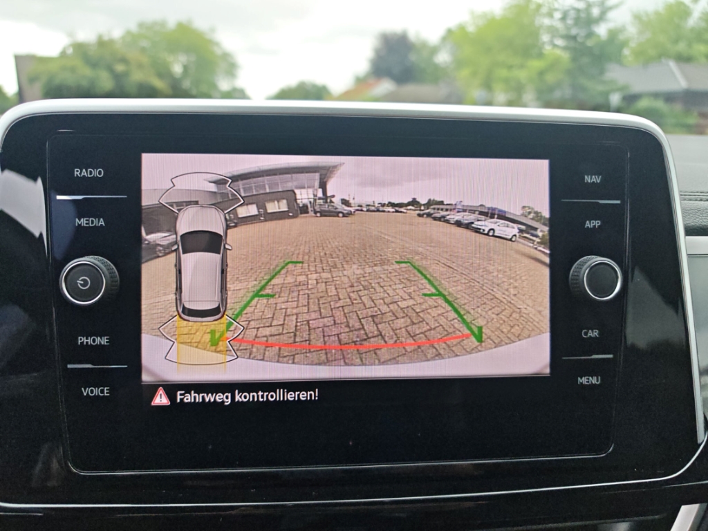 Fahrzeugabbildung Volkswagen T-Roc 1.5 TSI DSG R-Line AHK LED+ Navi ACC RKam