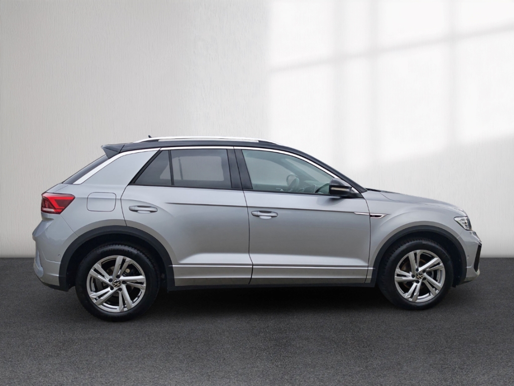 Fahrzeugabbildung Volkswagen T-Roc 1.5 TSI DSG R-Line AHK LED+ Navi ACC RKam