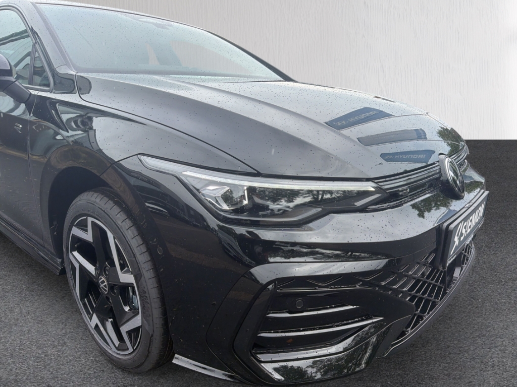 Fahrzeugabbildung Volkswagen Golf R -Line 1.5 eTSI DSG Black Style MATRIX