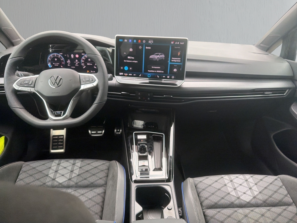Fahrzeugabbildung Volkswagen Golf R -Line 1.5 eTSI DSG Black Style MATRIX