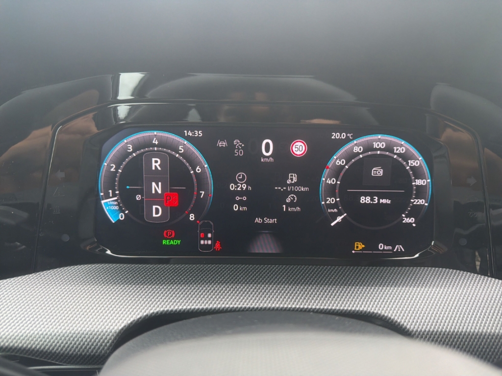 Fahrzeugabbildung Volkswagen Golf R -Line 1.5 eTSI DSG Black Style MATRIX