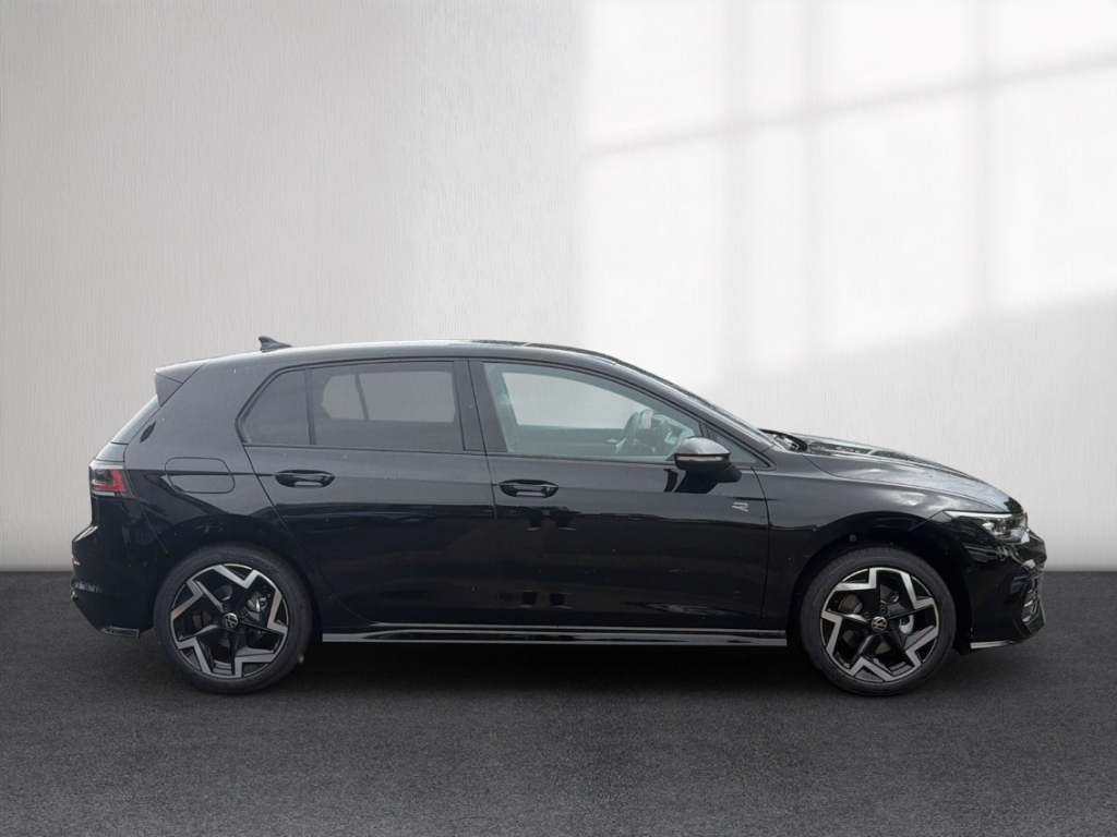 Fahrzeugabbildung Volkswagen Golf R -Line 1.5 eTSI DSG Black Style MATRIX