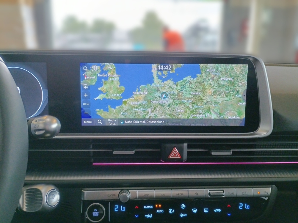 Fahrzeugabbildung Hyundai IONIQ 6 77,4kWh 4WD UNIQ Digi-Spiegel HUD Navi Digitales Cockpit Memory Sitze Soundsystem Bose