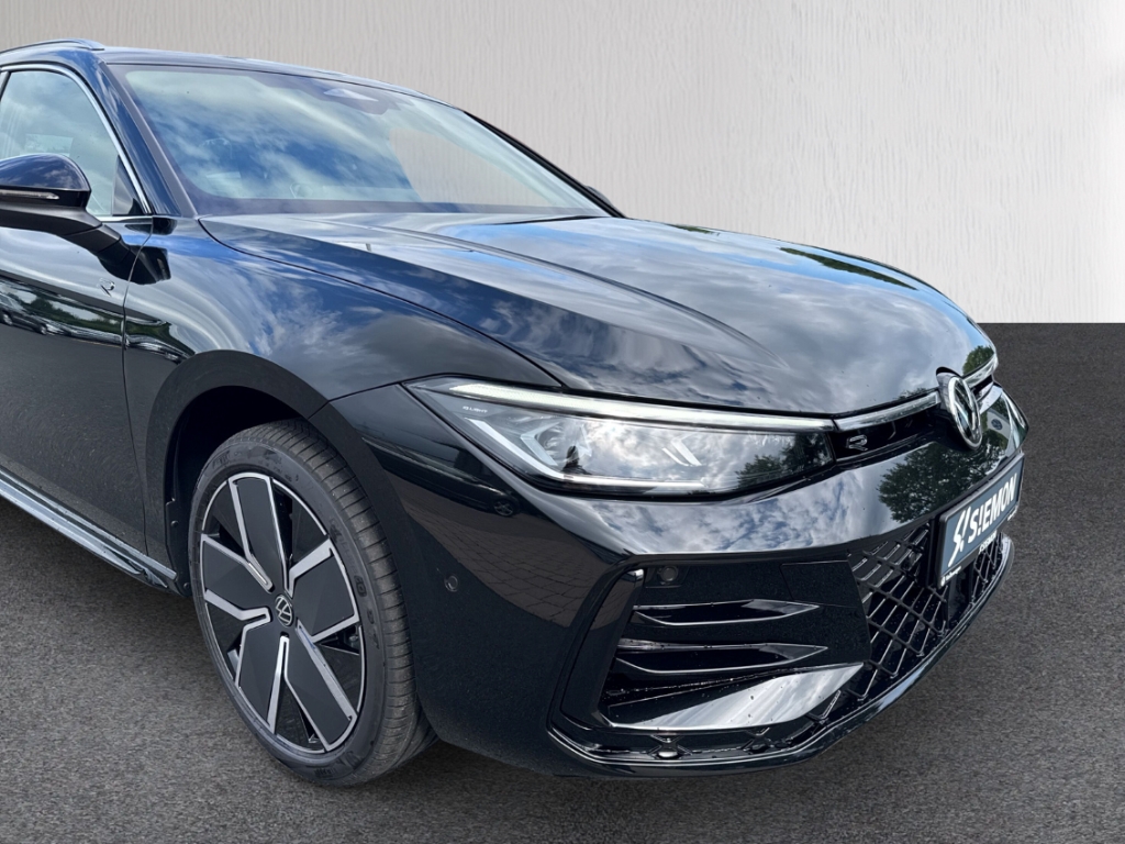 Fahrzeugabbildung Volkswagen Passat Variant 1.5 eHybrid DSG R-Line AHK PANO NAVI