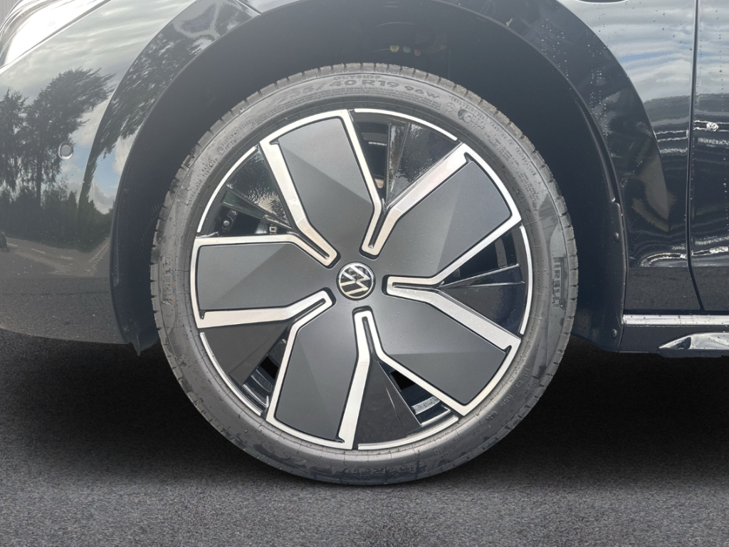Fahrzeugabbildung Volkswagen Passat Variant 1.5 eHybrid DSG R-Line AHK PANO NAVI