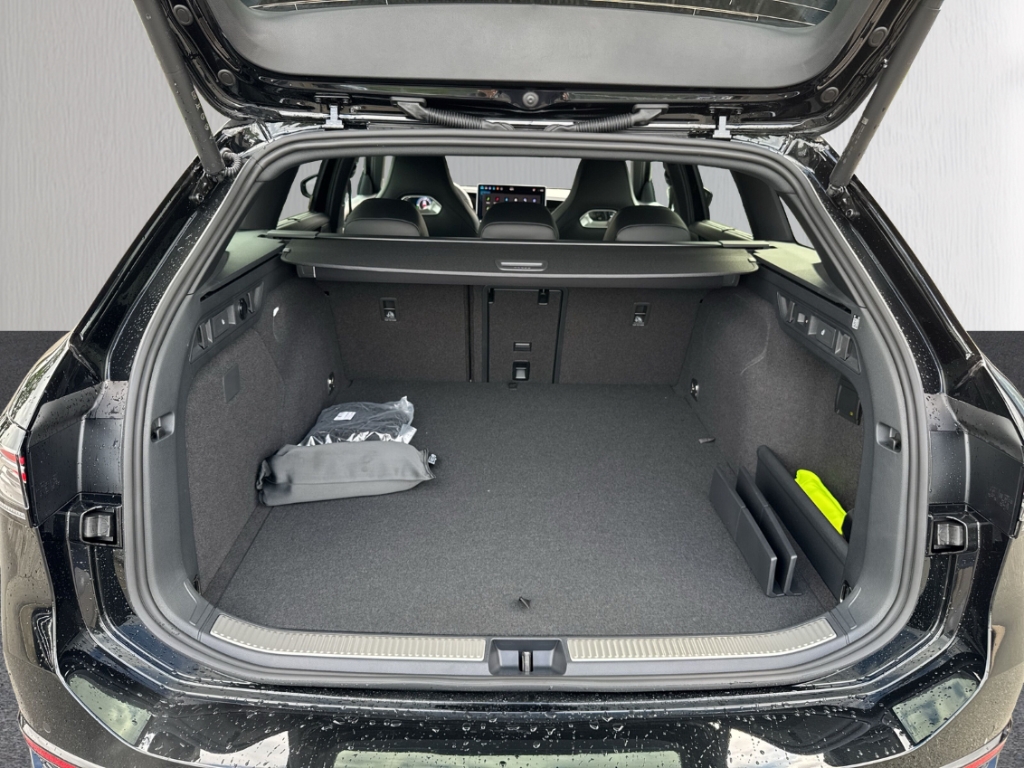 Fahrzeugabbildung Volkswagen Passat Variant 1.5 eHybrid DSG R-Line AHK PANO NAVI