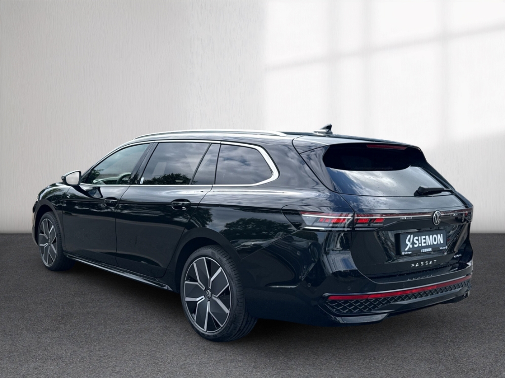 Fahrzeugabbildung Volkswagen Passat Variant 1.5 eHybrid DSG R-Line AHK PANO NAVI