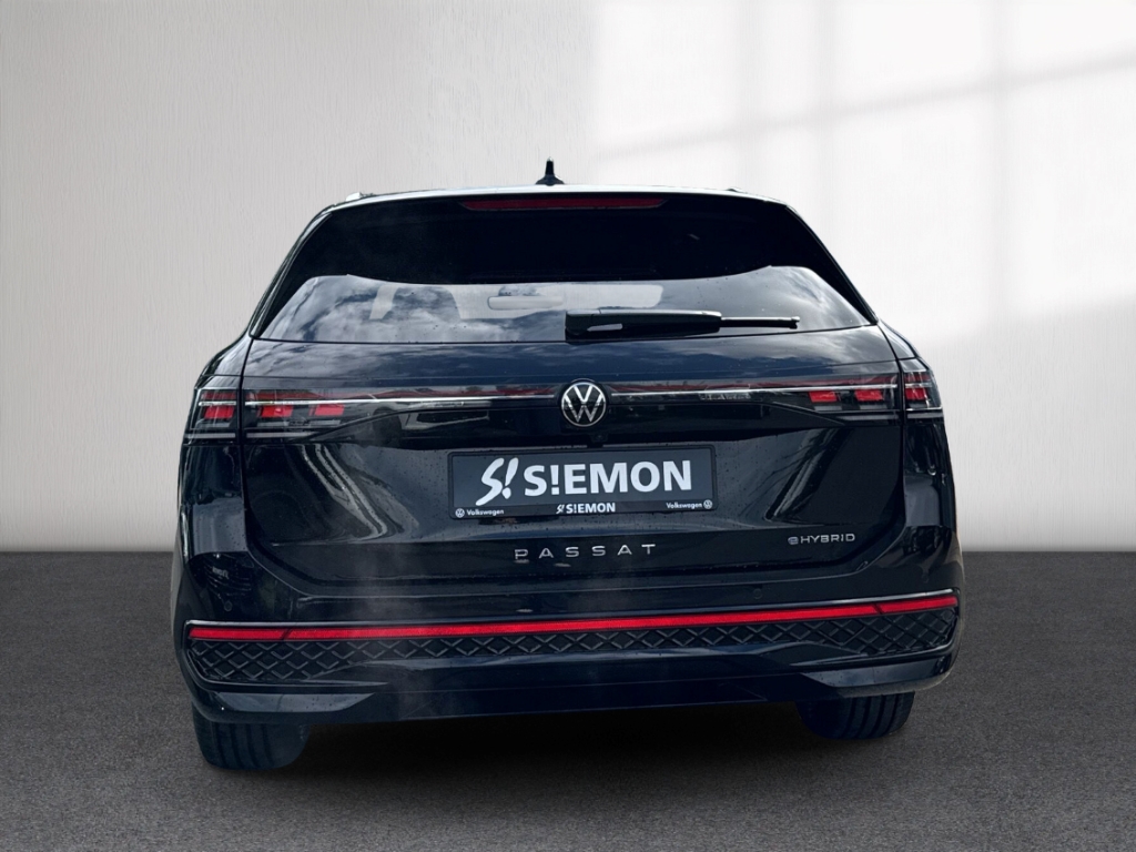 Fahrzeugabbildung Volkswagen Passat Variant 1.5 eHybrid DSG R-Line AHK PANO NAVI