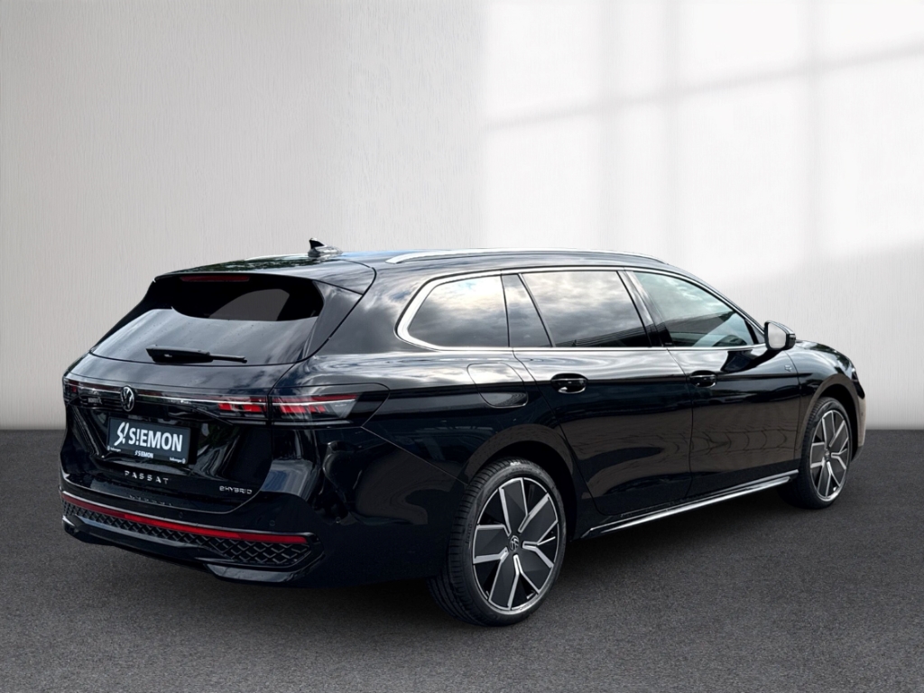 Fahrzeugabbildung Volkswagen Passat Variant 1.5 eHybrid DSG R-Line AHK PANO NAVI