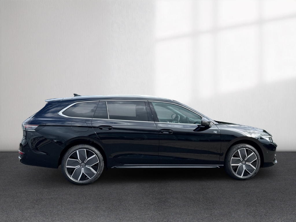 Fahrzeugabbildung Volkswagen Passat Variant 1.5 eHybrid DSG R-Line AHK PANO NAVI