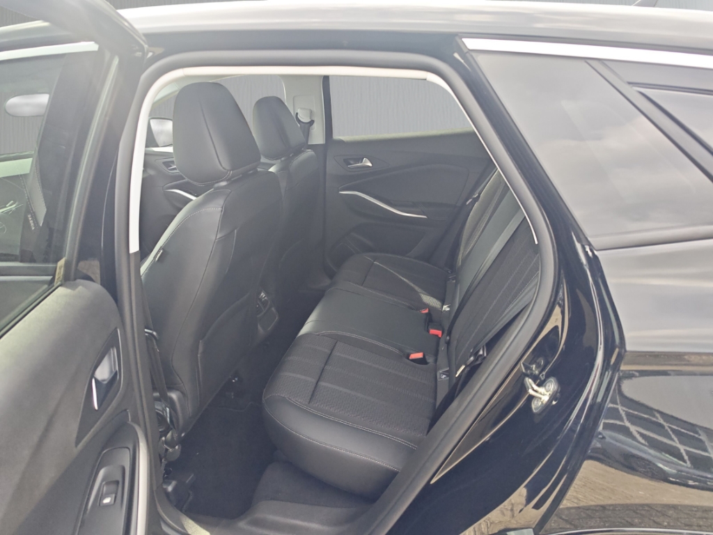 Fahrzeugabbildung Opel Grandland 1.2 Ultimate Elegance Matrix AHK ACC
