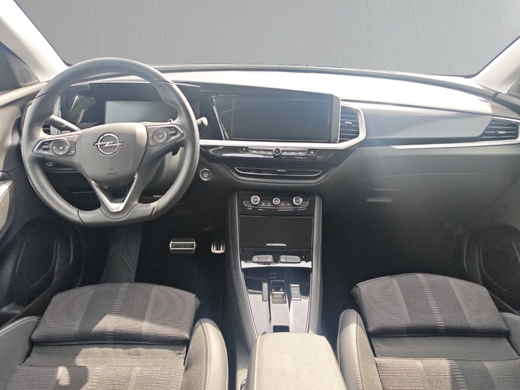 Fahrzeugabbildung Opel Grandland 1.2 Ultimate Elegance Matrix AHK ACC
