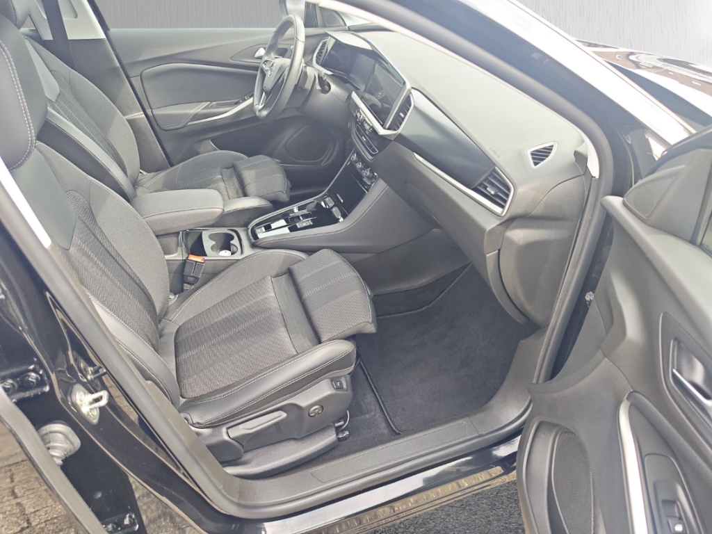 Fahrzeugabbildung Opel Grandland 1.2 Ultimate Elegance Matrix AHK ACC