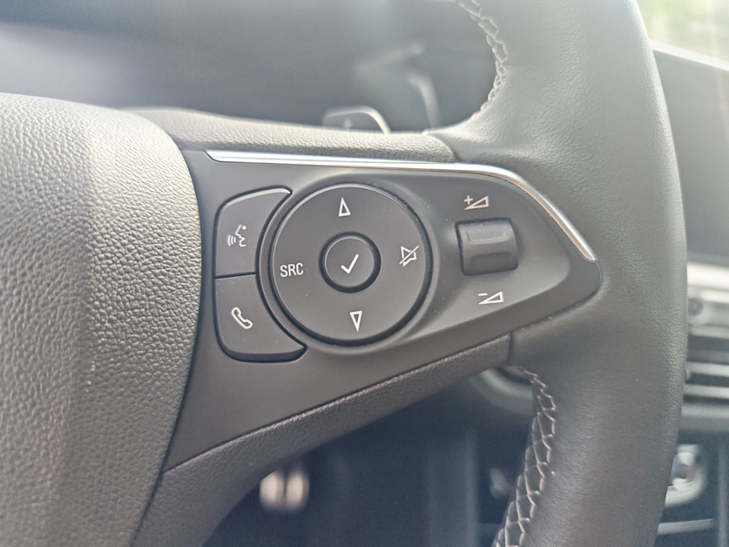 Fahrzeugabbildung Opel Grandland 1.2 Ultimate Elegance Matrix AHK ACC