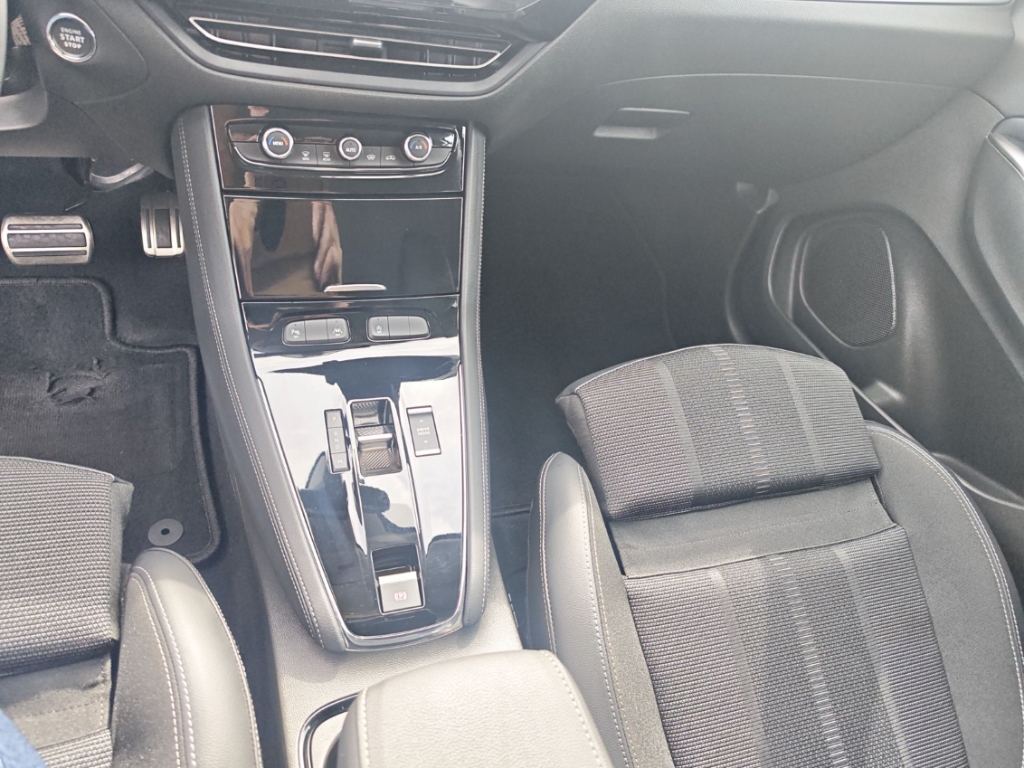 Fahrzeugabbildung Opel Grandland 1.2 Ultimate Elegance Matrix AHK ACC