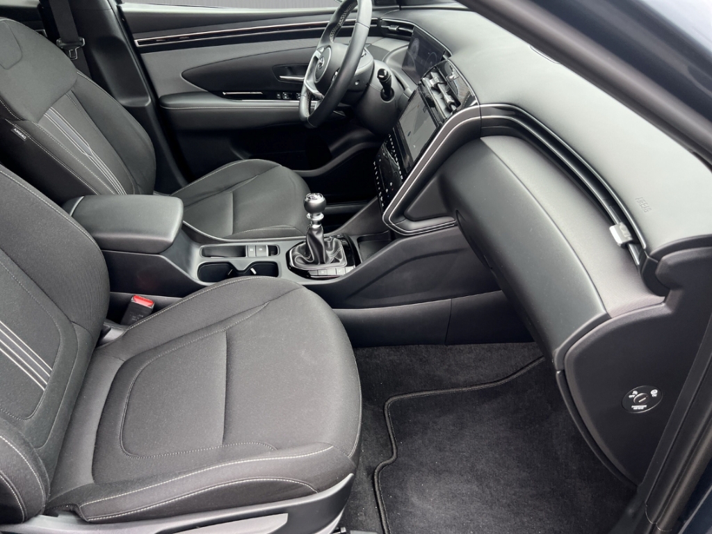 Fahrzeugabbildung Hyundai TUCSON 1.6 T-GDi MT 2WD ADVANTAGE Navi Digitales Cockpit Soundsystem