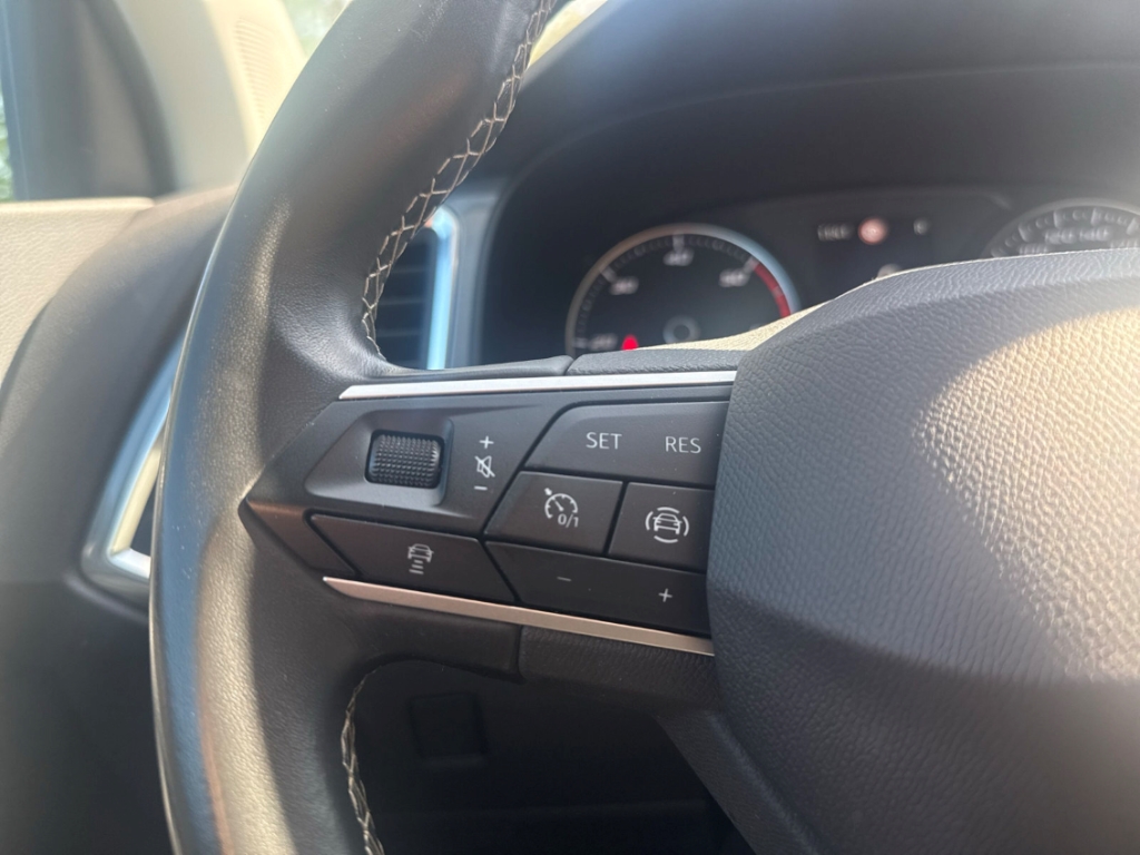 Fahrzeugabbildung SEAT Ateca 2.0TDI Style ACC SHZ NAV KLIM CARPL