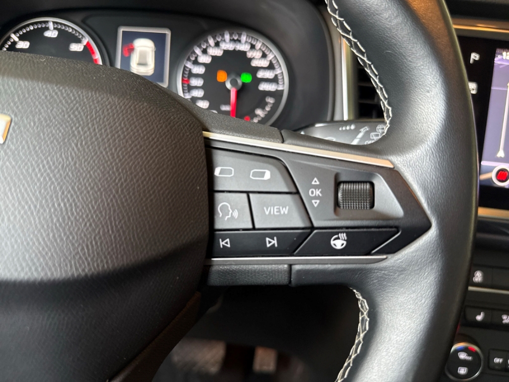 Fahrzeugabbildung SEAT Ateca 2.0TDI Style ACC SHZ NAV KLIM CARPL