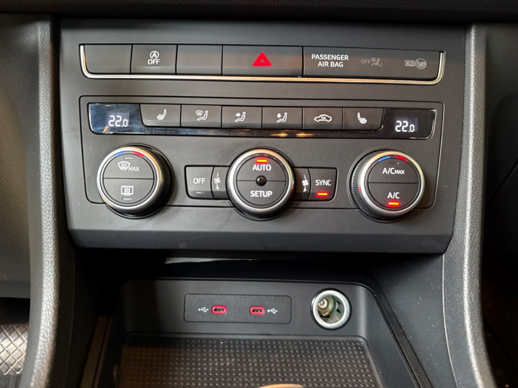 Fahrzeugabbildung SEAT Ateca 2.0TDI Style ACC SHZ NAV KLIM CARPL