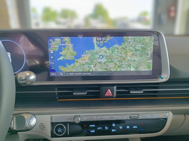 Fahrzeugabbildung Hyundai IONIQ 6 77,4kWh 4WD UNIQ Digi-Spiegel HUD Navi Digitales Cockpit Memory Sitze Soundsystem Bose