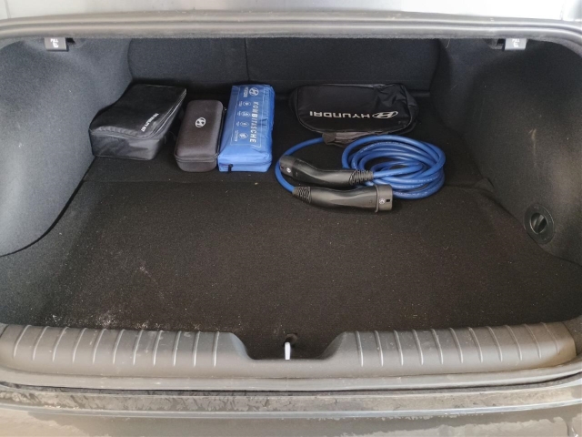 Fahrzeugabbildung Hyundai IONIQ 6 77,4kWh 4WD UNIQ Digi-Spiegel HUD Navi Digitales Cockpit Memory Sitze Soundsystem Bose