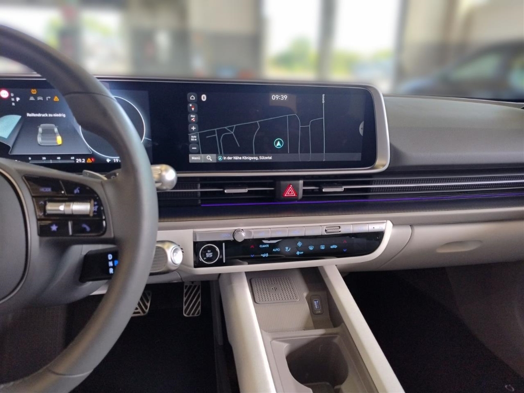 Fahrzeugabbildung Hyundai IONIQ 6 77,4kWh 2WD UNIQ Digi-Spiegel 20LM Schiebedach HUD Navi Digitales Cockpit