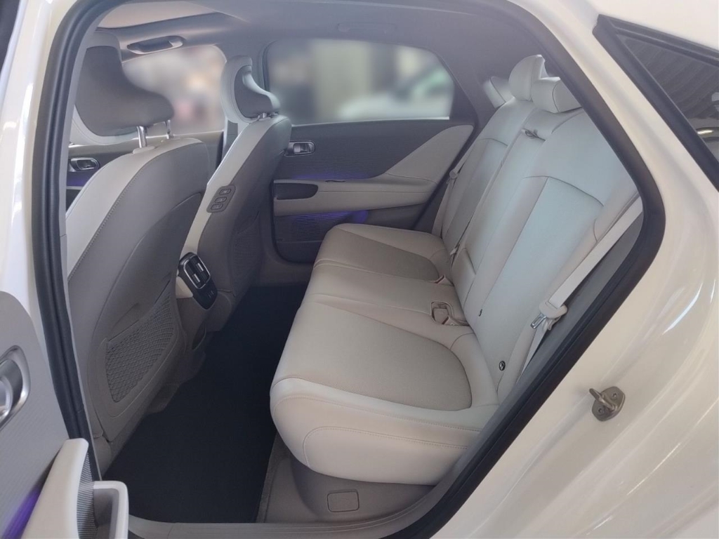 Fahrzeugabbildung Hyundai IONIQ 6 77,4kWh 2WD UNIQ Digi-Spiegel 20LM Schiebedach HUD Navi Digitales Cockpit