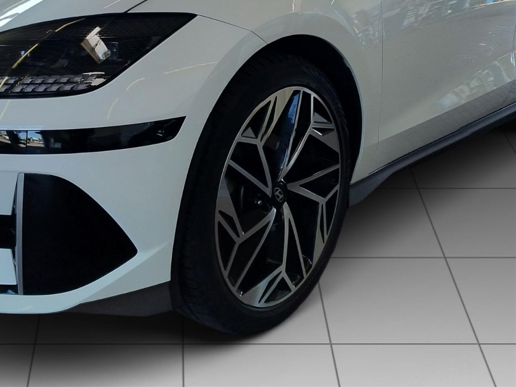 Fahrzeugabbildung Hyundai IONIQ 6 77,4kWh 2WD UNIQ Digi-Spiegel 20LM Schiebedach HUD Navi Digitales Cockpit