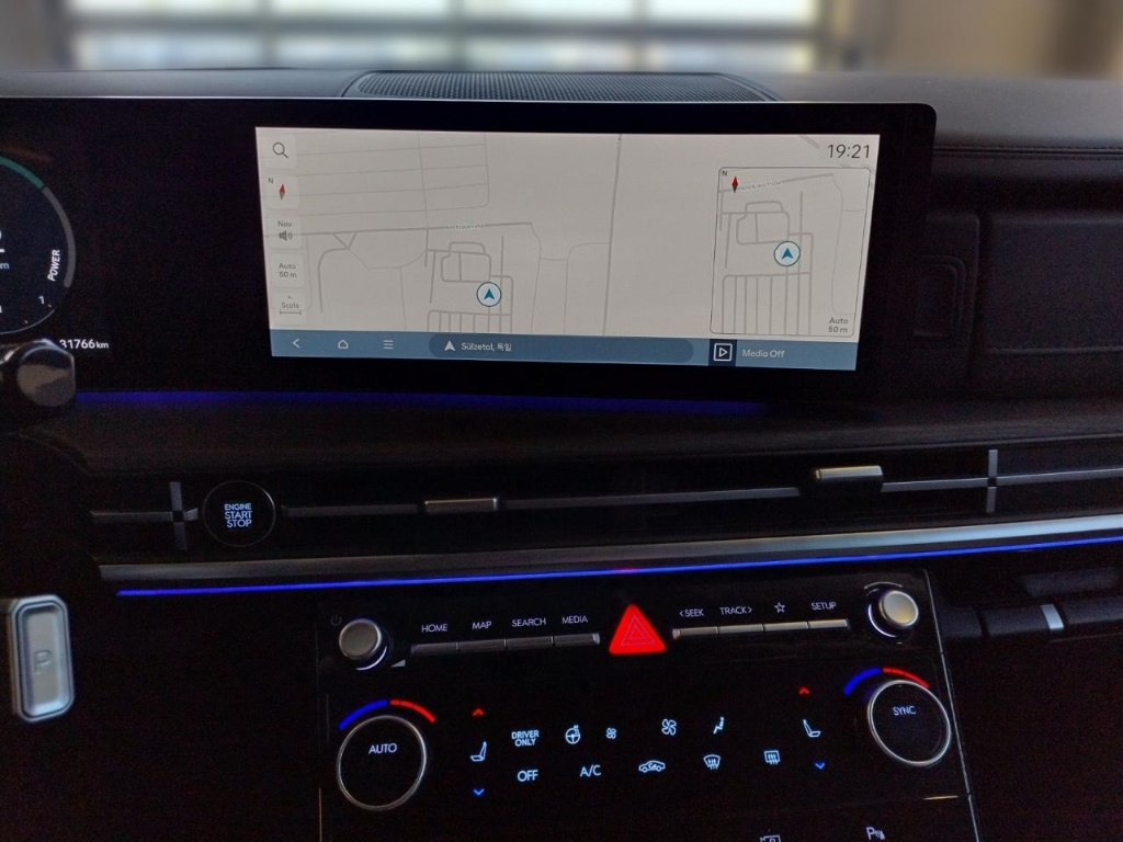 Fahrzeugabbildung Hyundai SANTA FE HEV 1.6 T-GDI AT 2WD Signature Dig Key 5-Sitze MY25 Niveau Navi Leder Digitales Cockpit