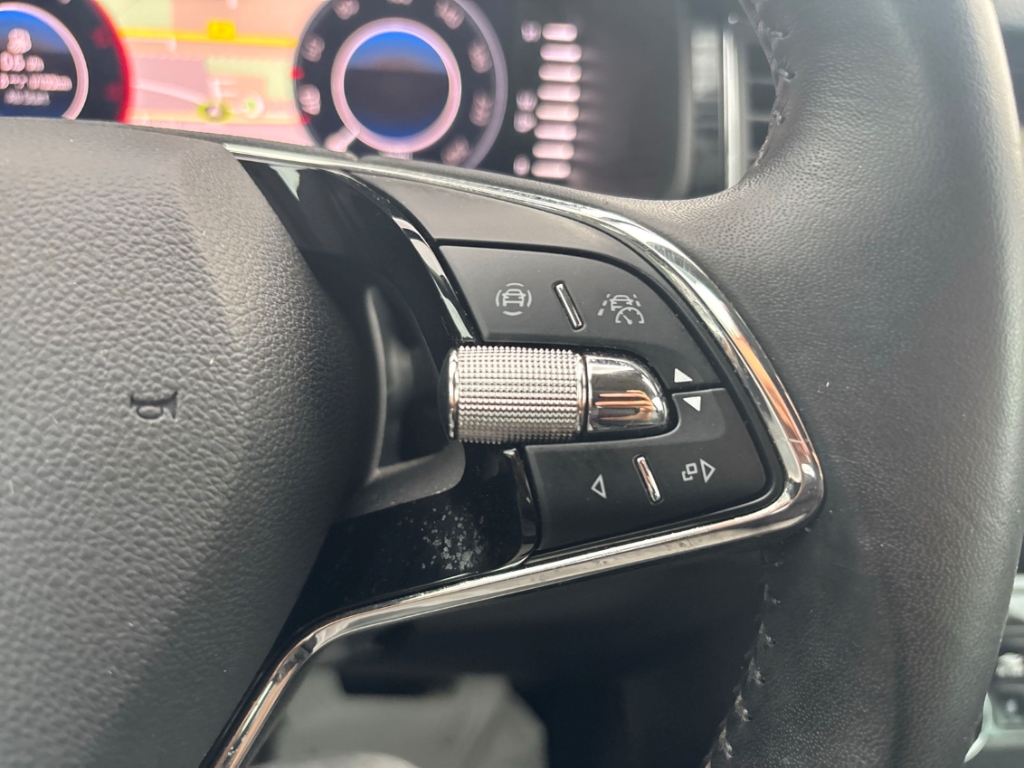 Fahrzeugabbildung SKODA Kodiaq Style 4x4 7-Sitze StandHZG AHK Navi Leder Digitales Cockpit