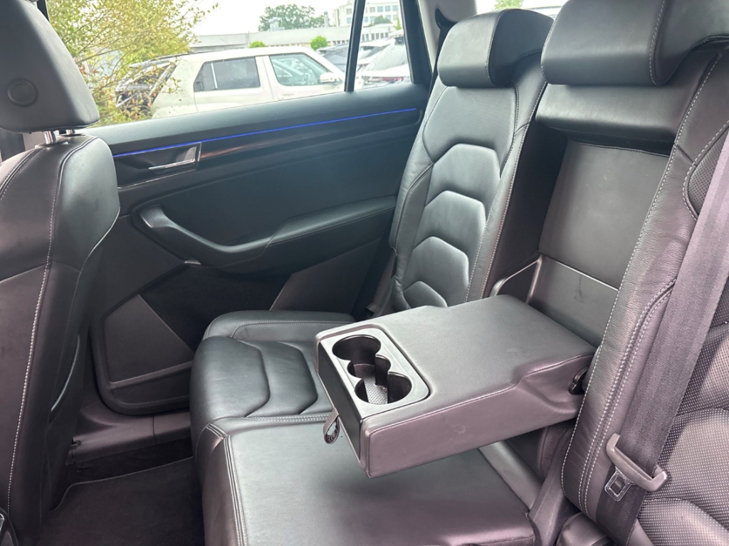Fahrzeugabbildung SKODA Kodiaq Style 4x4 7-Sitze StandHZG AHK Navi Leder Digitales Cockpit
