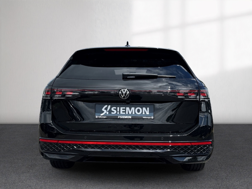 Fahrzeugabbildung Volkswagen Passat Variant 2.0 TDI DSG 4M R-Line AHK Standheiz PANO IQ.Drive