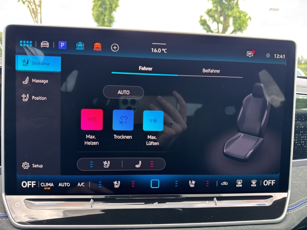Fahrzeugabbildung Volkswagen Passat Variant 2.0 TDI DSG 4M R-Line AHK Standheiz PANO IQ.Drive