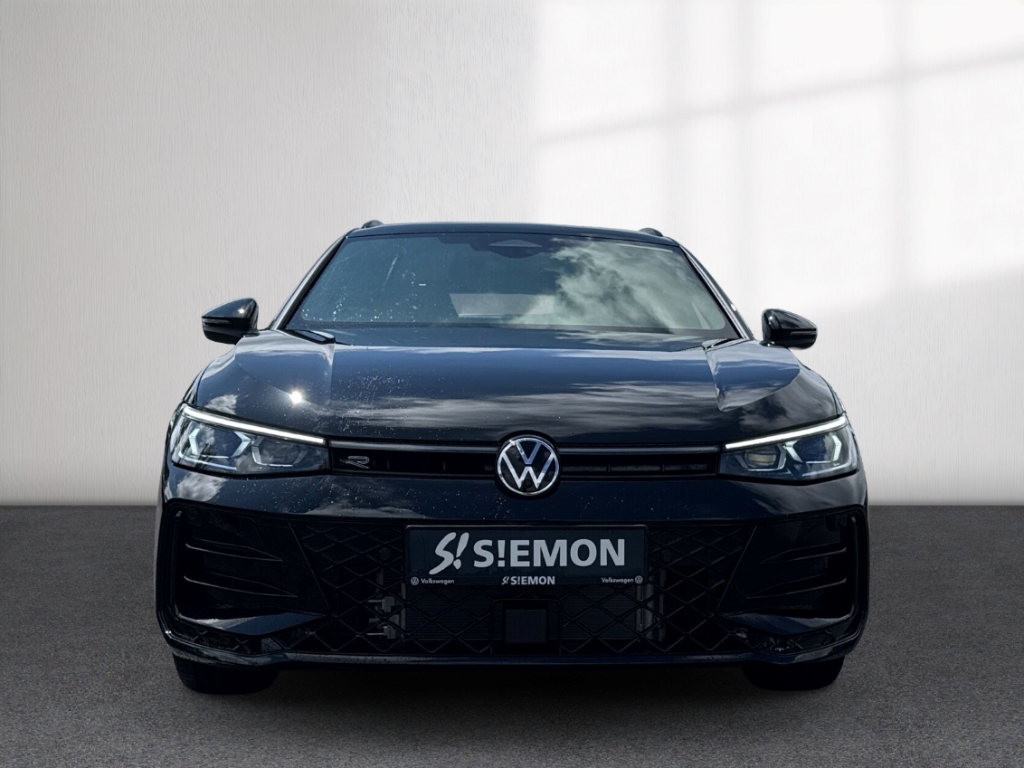 Fahrzeugabbildung Volkswagen Passat Variant 2.0 TDI DSG 4M R-Line AHK Standheiz PANO IQ.Drive