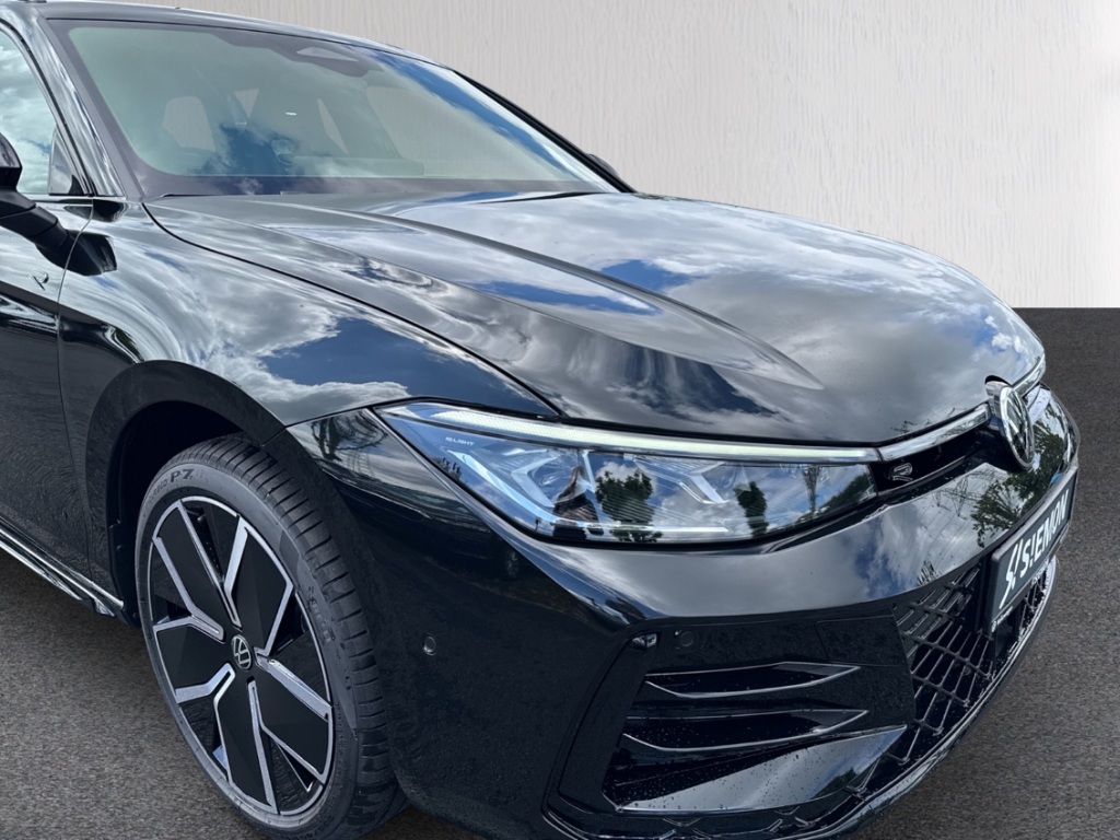 Fahrzeugabbildung Volkswagen Passat Variant 2.0 TDI DSG 4M R-Line AHK Standheiz PANO IQ.Drive