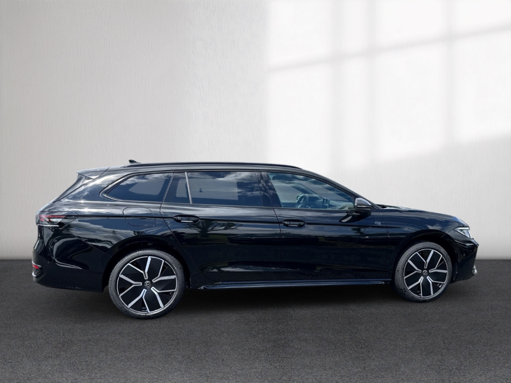 Fahrzeugabbildung Volkswagen Passat Variant 2.0 TDI DSG 4M R-Line AHK Standheiz PANO IQ.Drive